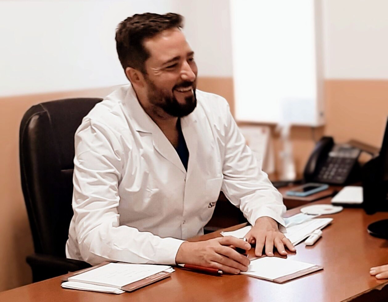 Jorge Luis Peralta Angelelli es médico cirujano, especialista en Ginecología y Obstetricia (ME16774) y desde 2012 ejerce la profesión en el Sanatorio del Salvador en Córdoba, donde realizó la especialidad.