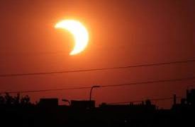 A qué hora y dónde podrá verse este sábado el eclipse solar parcial