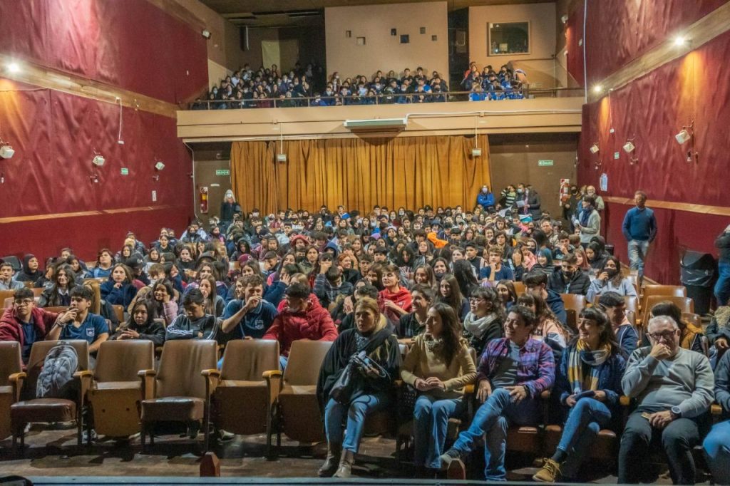 Ante cientos de estudiantes, Capilla del Monte lanzó su Plan Integral de la Juventud