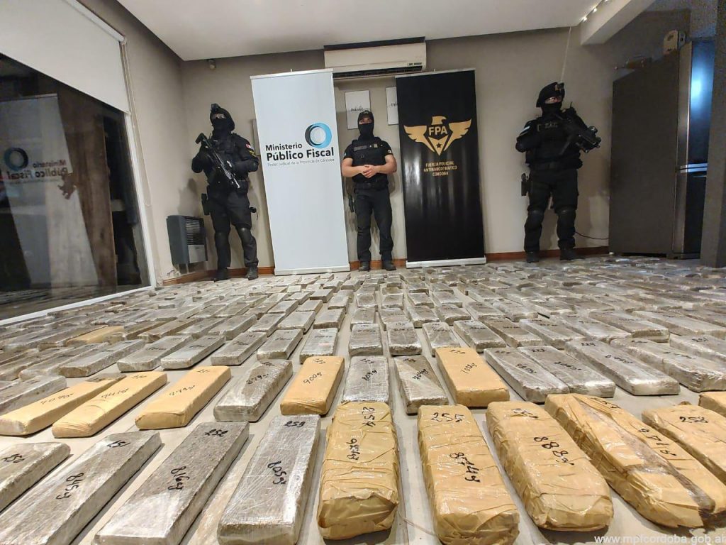 Río Cuarto: hallan un gran depósito de droga con cerca de 300 ladrillos de marihuana