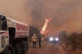 Bomberos controlan el fuego en el Valle de Punilla y Alpa Corral