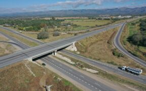 Juan Schiaretti, habilitó este lunes el último tramo de la autovía sobre la ruta C-45, que se extiende entre las rutas nacional 20/38 (autopista Córdoba-Carlos Paz) y provincial 34 (bajada de las Altas Cumbres).