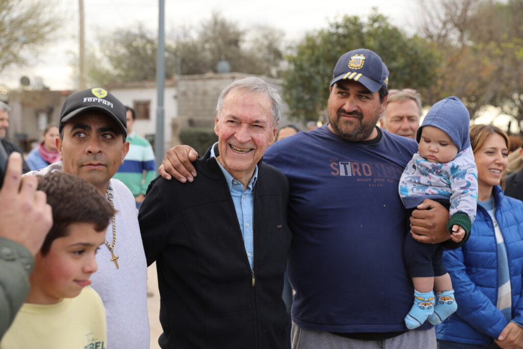 El gobernador Juan Schiaretti inauguró este jueves la urbanización del barrio El Bajito de la localidad de Río Segundo.