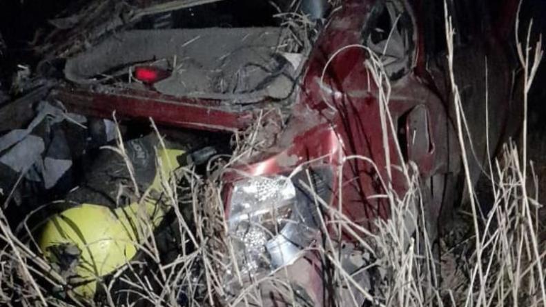 Este sábado en Córdoba, dos jóvenes perdieron la vida en un trágico accidente de tránsito; mientras que otros dos, que viajaban como pasajeros en el mismo vehículo, resultaron heridos. Todos eran oriundos de Calchín.