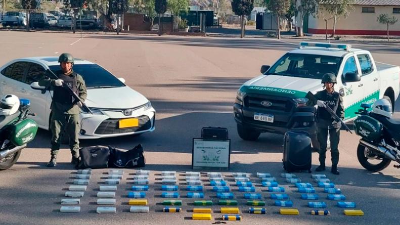 Tres hombres quedaron detenidos por tráfico de drogas cuando trasladaban más de 76 kilos de cocaína desde Mendoza hasta Córdoba