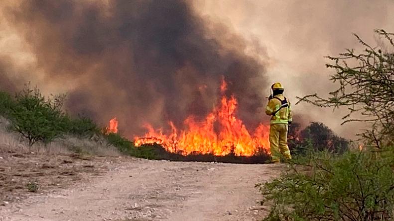 El incendio amenaza a Carlos Paz