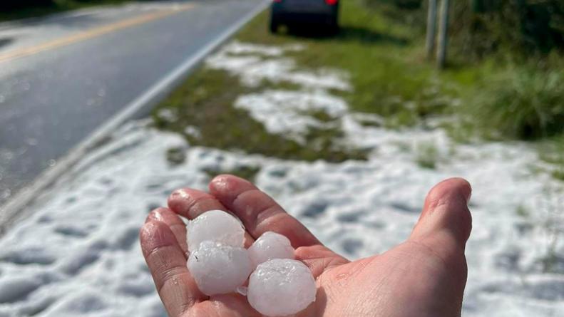 Como si fuera nieve el granizo cubrió sectores de Calamuchita (Foto Axel Meyer)