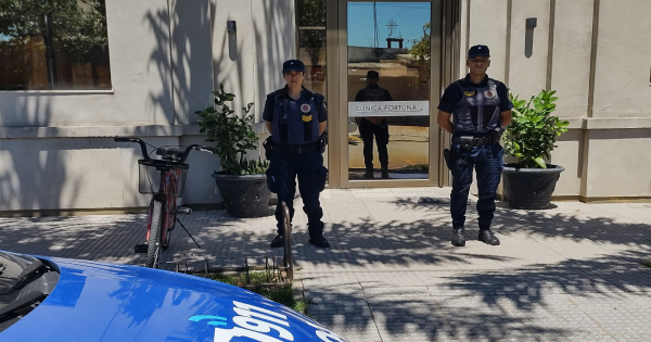 Policías salvaron la vida a un niño que se asfixiaba