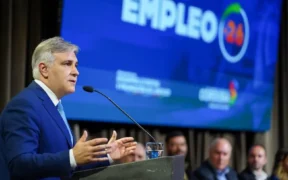 Martín Llaryora anunció un programa de empleo para mayores de 26 años.