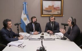 El ministro Caputo entrevista a Angel Kusa en su primer programa de streaming.