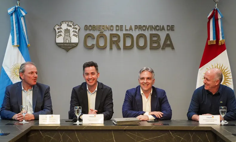 Martín Llaryora y Manuel Calvo relanzaron el Acuerdo Federal con autoridades municipales de Córdoba.